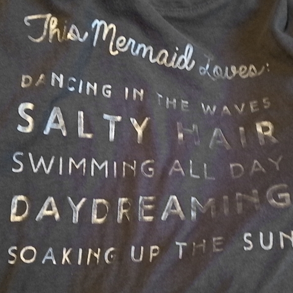 T-shirt with a skirt at the bottom - Picture 2 of 2